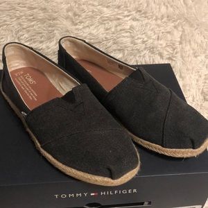 EUC Toms slip on shoes